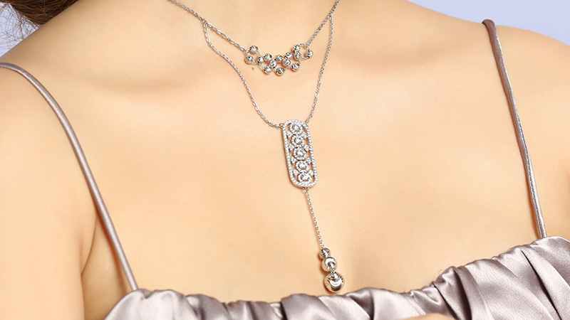 D&acirc;y chuyền rất th&iacute;ch hợp để mang đi tham dự tiệc hoặc c&aacute;c dịp đặc biệt